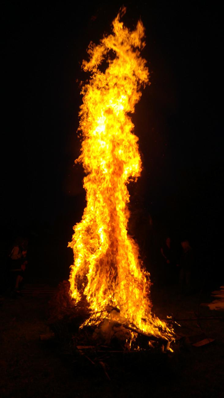 Foto: Martin Zehrer - Perfektes Feuer an einem perfekten Abend auf einer perfekten Party in Kulmain... ;-) 