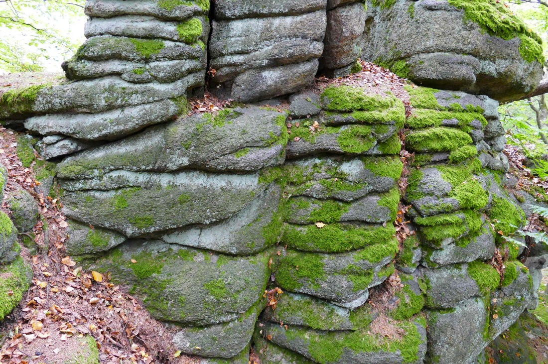 Foto: Martin Zehrer - Wandern im Steinwald<br />
<br />
Felsen: Übereinander geschichtet 