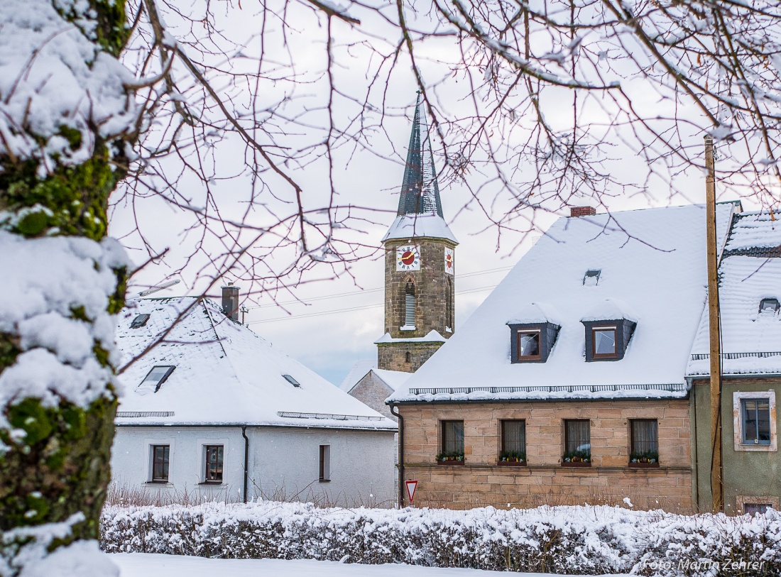 Foto: Martin Zehrer - Die evangelische Kirche in Neustadt am Kulm im Winter. 