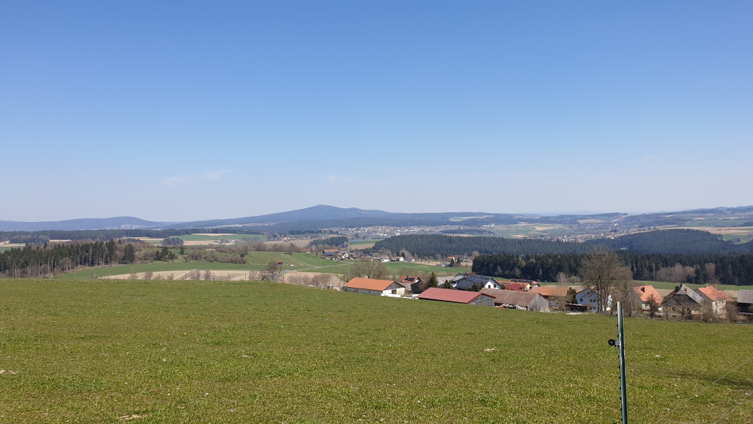 Foto: Martin Zehrer - Der Blick vom Armesberg Richtung Neusorg...<br />
<br />
Wetter:<br />
- leicht Windig<br />
- ca. 8 Grad plus<br />
- Wolkenloser Himmel<br />
<br />
Grandioses Frühlingswetter am 27. April 2021 