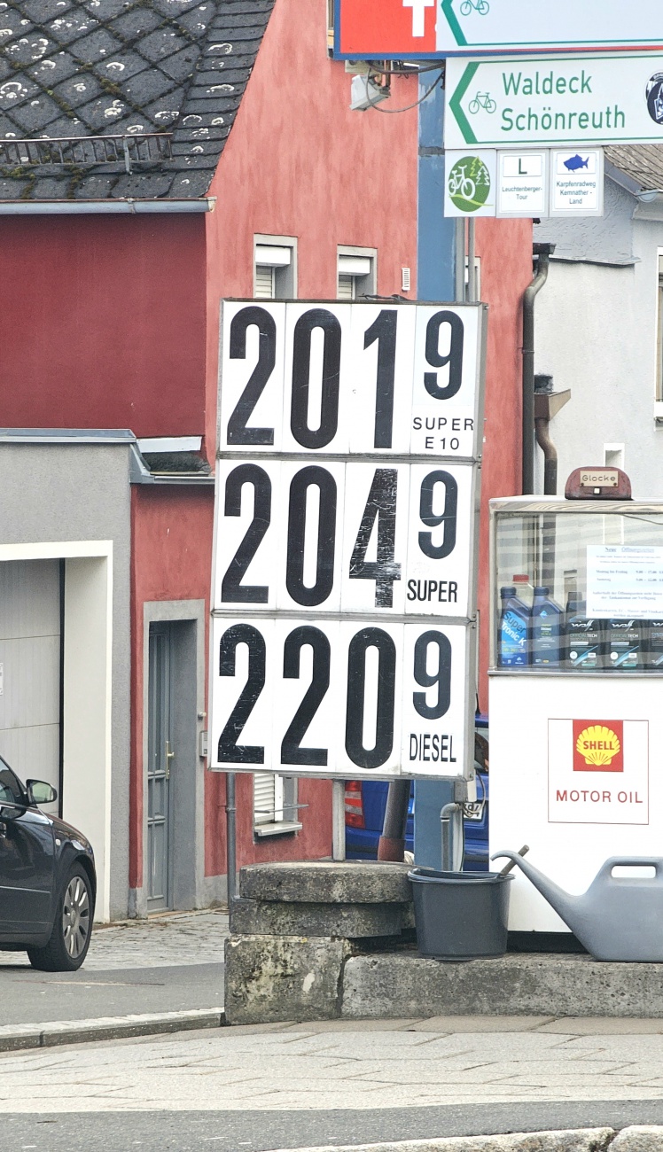 Sprit-Preise in Kemnath, 29. März 2026

Dieselpreis
Benzinpreis
Tankpreis