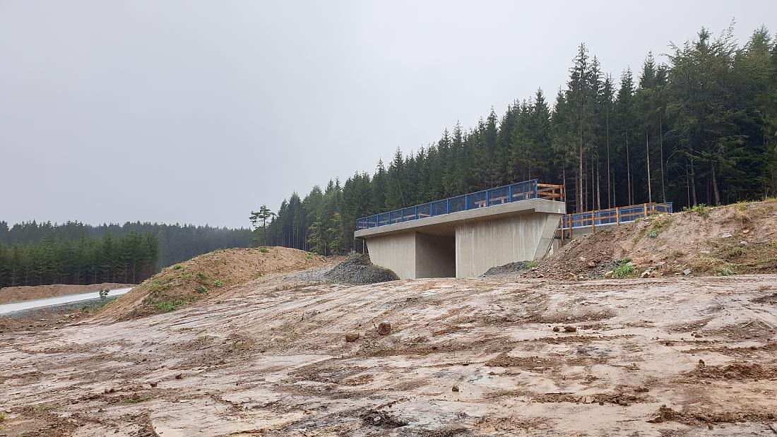 Foto: Martin Zehrer - Straßenbau-Projekt am hessenreuther Berg, auch Abspann genannt.<br />
Enorme Erdbewegungen werden hier unternommen und große Bauwerke gesetzt um den Ausbau der Strasse voranzu 