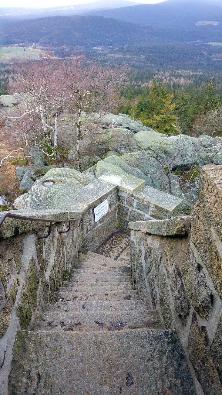 Foto: Martin Zehrer - Die Stein-Treppe runter vom Aussichtsturm zum Kösseinehaus... 