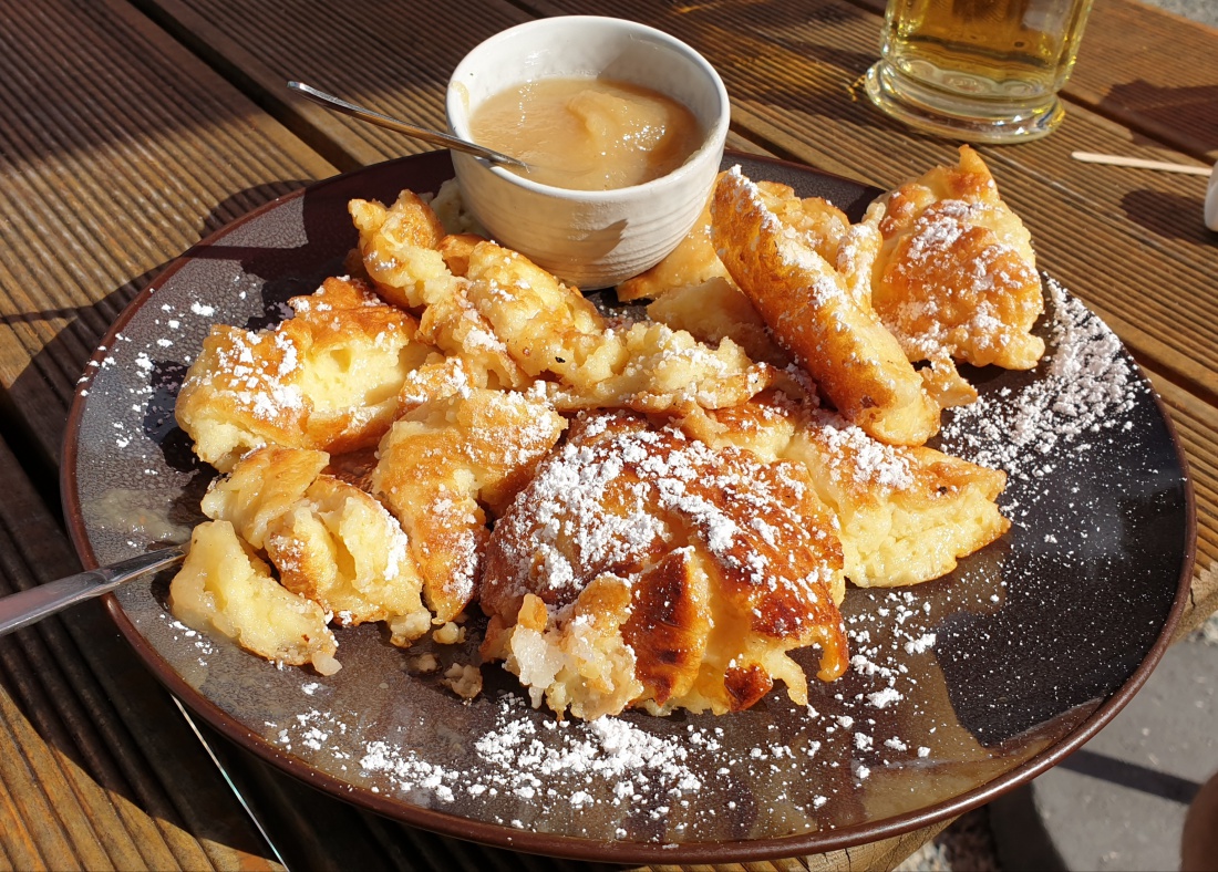 Foto: Martin Zehrer - Schatzis leckerer Kaiserschmarrn oben in Mehlmeisel, am Bayreuther Haus.<br />
<br />
Ein herrlicher Spätsommer-Tag war dieser 25. August 2021.<br />
Wir fuhren von Immenreuth aus durch 