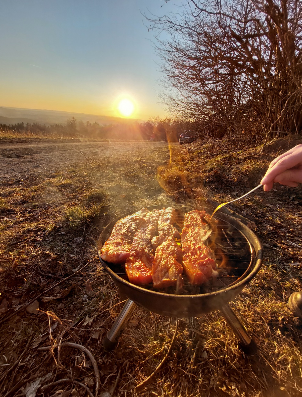 Foto: Martin Zehrer - Leckeres Grillen zu zweit im Sonnenuntergang :-) 