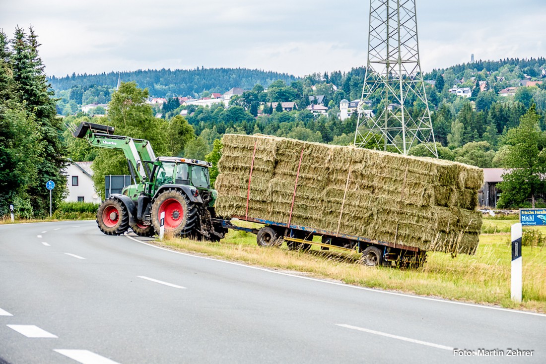 Foto: Martin Zehrer - Der haut gut geladen. Heutransport bei Fichtelberg. Gut geschlichtet... 