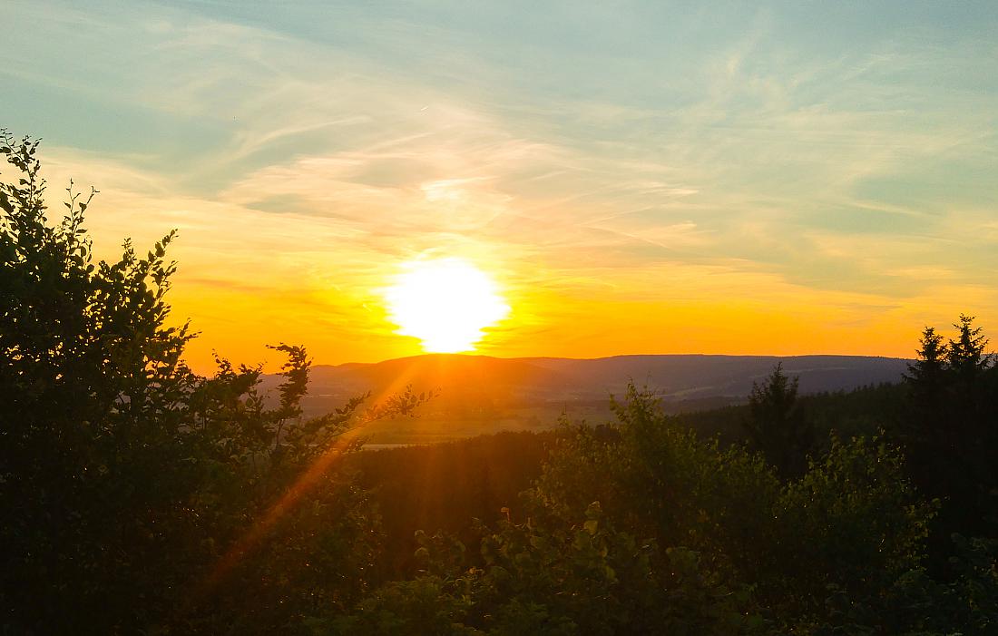 Foto: Martin Zehrer - Sonnenuntergang am 24. Juni 2019 um 21:31 Uhr.<br />
<br />
Der Blick von Godas aus... ;-)<br />
<br />
Die Temperatur lag heute bei knapp 30 Grad... 