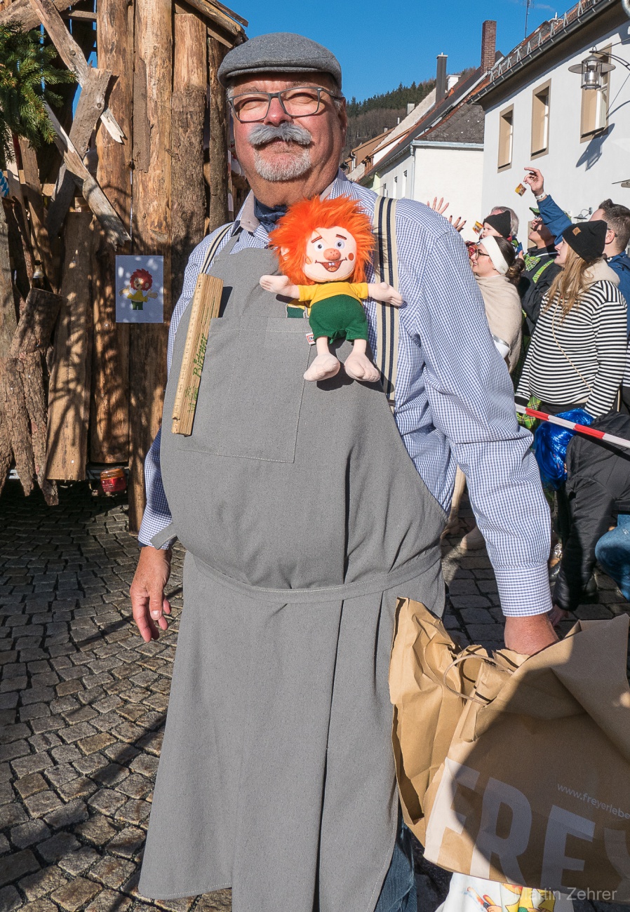 Faschingszug durch Waldeck 2026 - WCV Helau!!!

Am 15. Februar 2026 war es wieder soweit. Tausende Besucher jubelten den Narren zu, das Wetter wurde wie bestellt, wunderschön. Die Sonne strahlte und alle Menschen waren voller Faschings-Laune. WCV Helau!!!!
