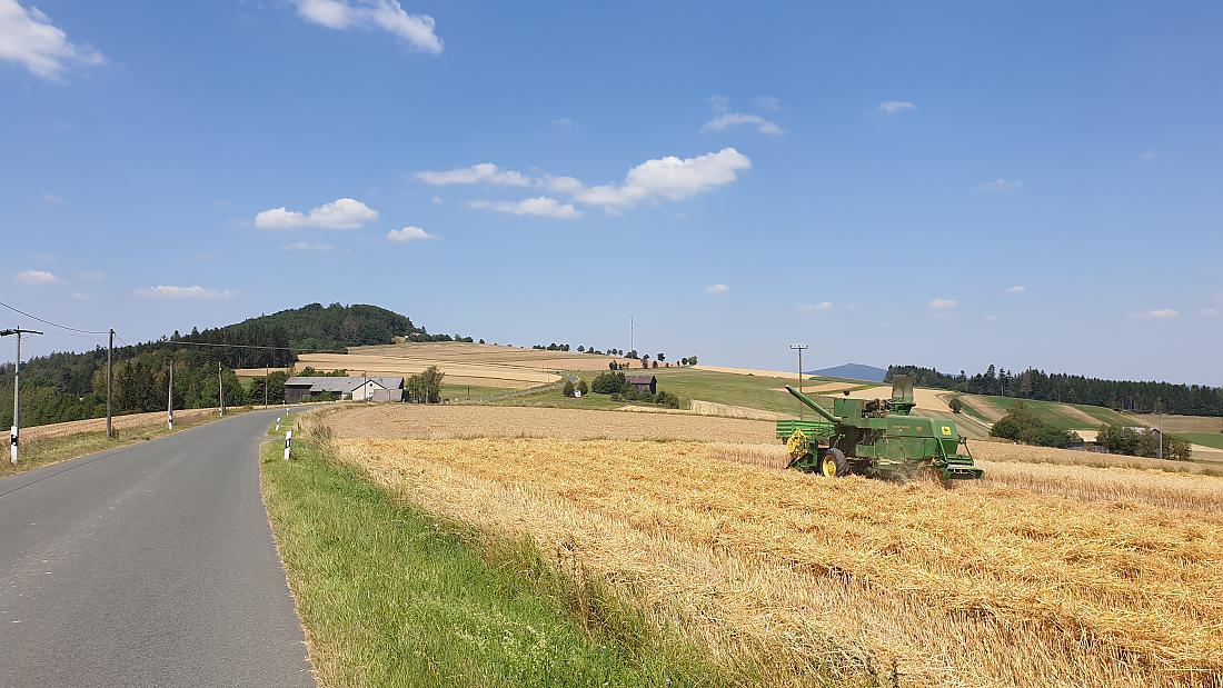 Foto: Martin Zehrer - Dreschen bei Godas...<br />
<br />
Das Wetter ist sehr sommerlich bei ca. 29 Grad.<br />
8. August 2020 