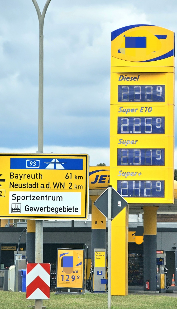 Diesel ca. 2,32 Euro, gesehen bei Weiden, am 23. Juli 2026...

Benzin ca. 2,31 Euro...

Tanken ist richtig teuer.