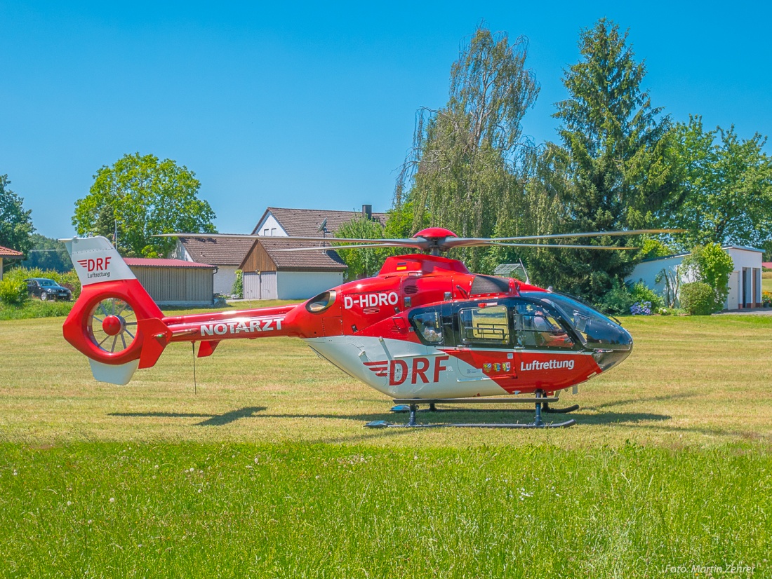 Foto: Martin Zehrer - Zufällig gesehen... Ein Hubschrauber der Luftrettung Nähe Kulmain kurz vorm Abheben.<br />
<br />
Radtour von Kemnath nach Waldershof, quer durch den Kösseine-Wald... 
