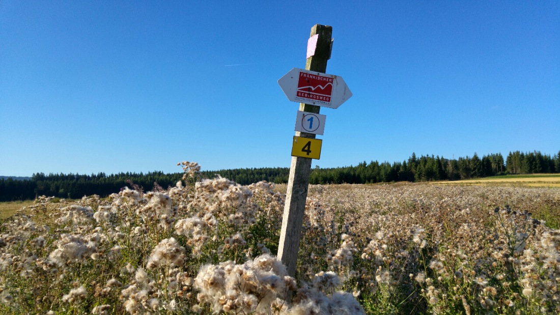 Foto: Martin Zehrer - Fränkischer-Gebirgsweg-Wegweiser 