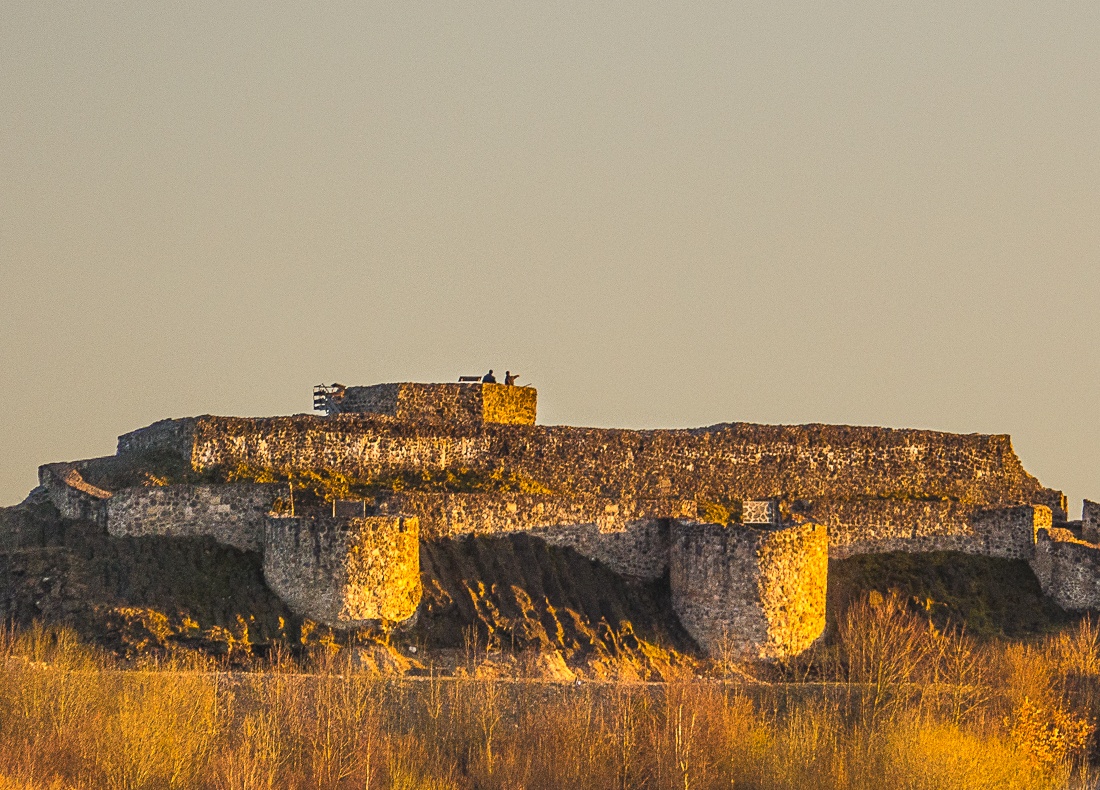 Foto: Martin Zehrer - Zwei besuchen die Burg...<br />
Die Burgruine auf dem Schlossberg bei Waldeck im Sonnenuntergang. Ein unfassbar herrlicher Frühlingstag geht zu Ende! :-) 