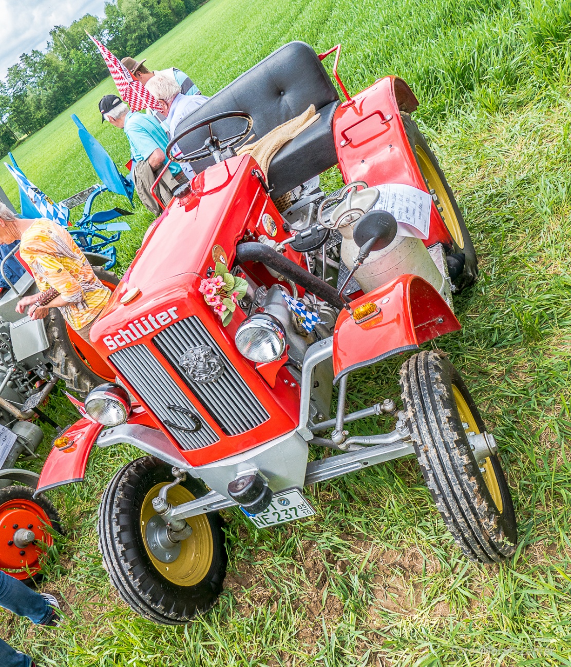 Foto: Martin Zehrer - Schon etwas älter, aber wunderschön... Ein Schlüter mit 1.800ccm und 17PS Leistung. Gesehen beim Schlüter-Treffen am Mühlentag auf der Schustermühle in Eisersdorf. 