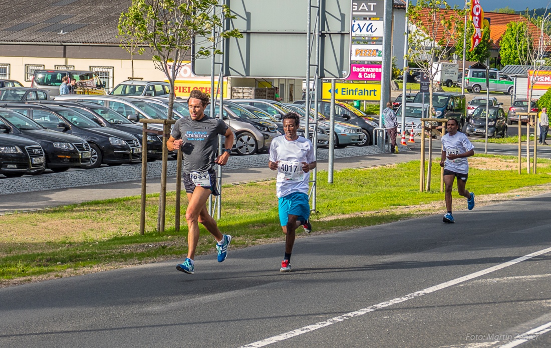 Foto: Martin Zehrer - Nofi-Lauf 2017: Start am Stadtplatz und Ziel beim Siemens... 5,9 Kilometer durch Kemnath und rund herum. Mehr als 8000 Teilnehmer fanden sich in Kemnath zusammen um die S 