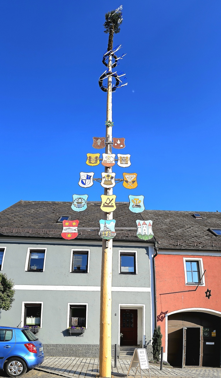 Der Maibaum von Neuhaus bei Windischeschenbach...