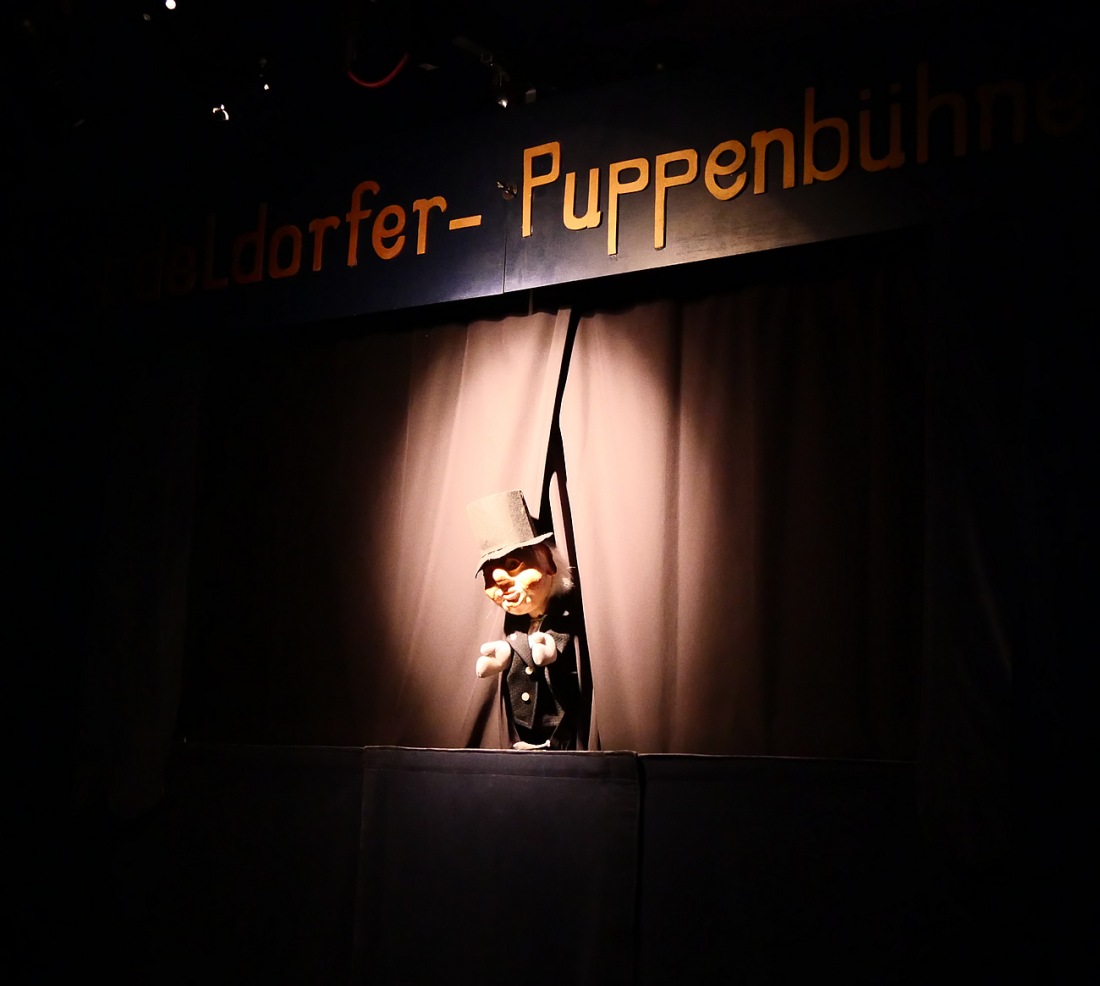 Foto: Martin Zehrer - Hermanns Kasperltheater gestierte in Erbendorf...<br />
<br />
Das Stück DER BRANDER KASPAR wurde hier als Kasperl-Theater für Jung, Mittelalt und Alt aufgeführt. Ein Genuß des frö 