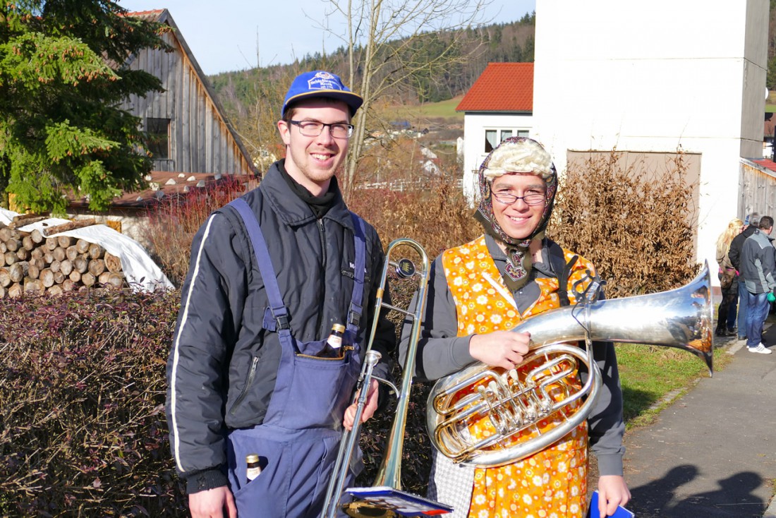 Foto: Martin Zehrer - Musikanten :-)<br />
<br />
44. Faschingszug durch Waldeck am 7. Februar 2016!<br />
<br />
Tanzen, lachen und Gaudi machen ;-)<br />
<br />
Viele Gaudiwagen und unzählige Besucher trafen in Waldeck a 