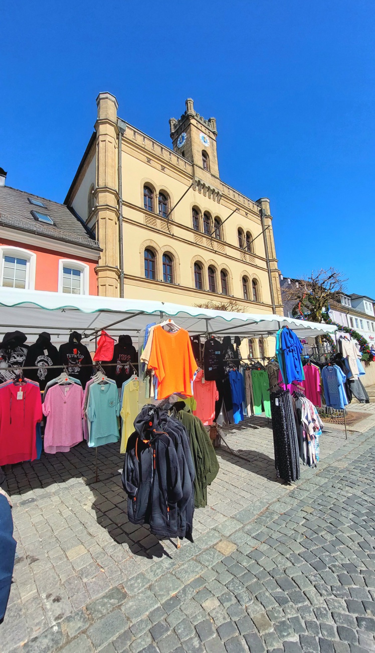 Foto: Martin Zehrer - Wunderschönes Wetter in Kemnath, wundervoller Markt-Sonntag auf dem historischen Stadtplatz, jeder Verkaufsstand ein Genuß fürJung und Alt :-)  