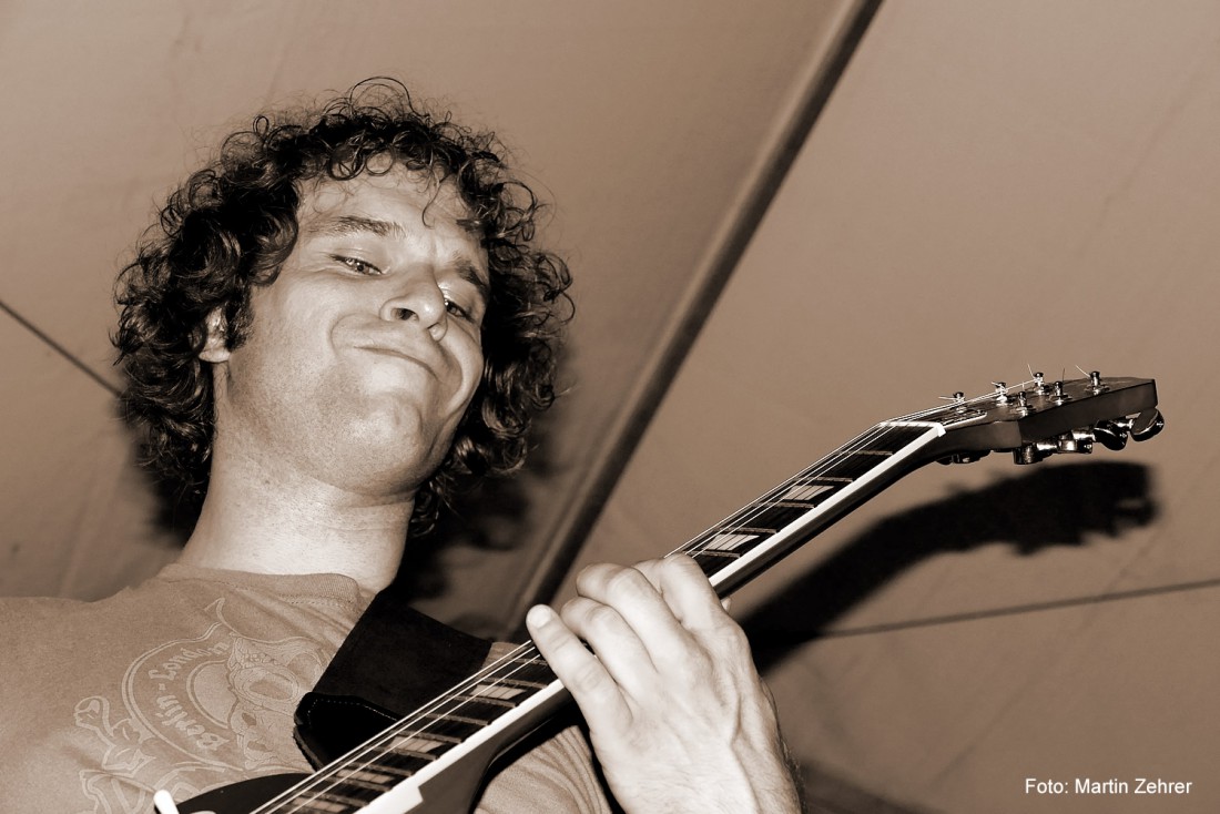 Foto: Martin Zehrer - Timo Mittendrin... Die Stoner-Rock-Band KOSMODROM auf dem Bayreuther Bürgerfest rockt die Menschen 