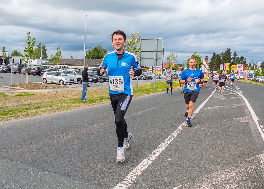 Foto: Martin Zehrer - Nofi-Lauf 2017: Start am Stadtplatz und Ziel beim Siemens... 5,9 Kilometer durch Kemnath und rund herum. Mehr als 8000 Teilnehmer fanden sich in Kemnath zusammen um die S 