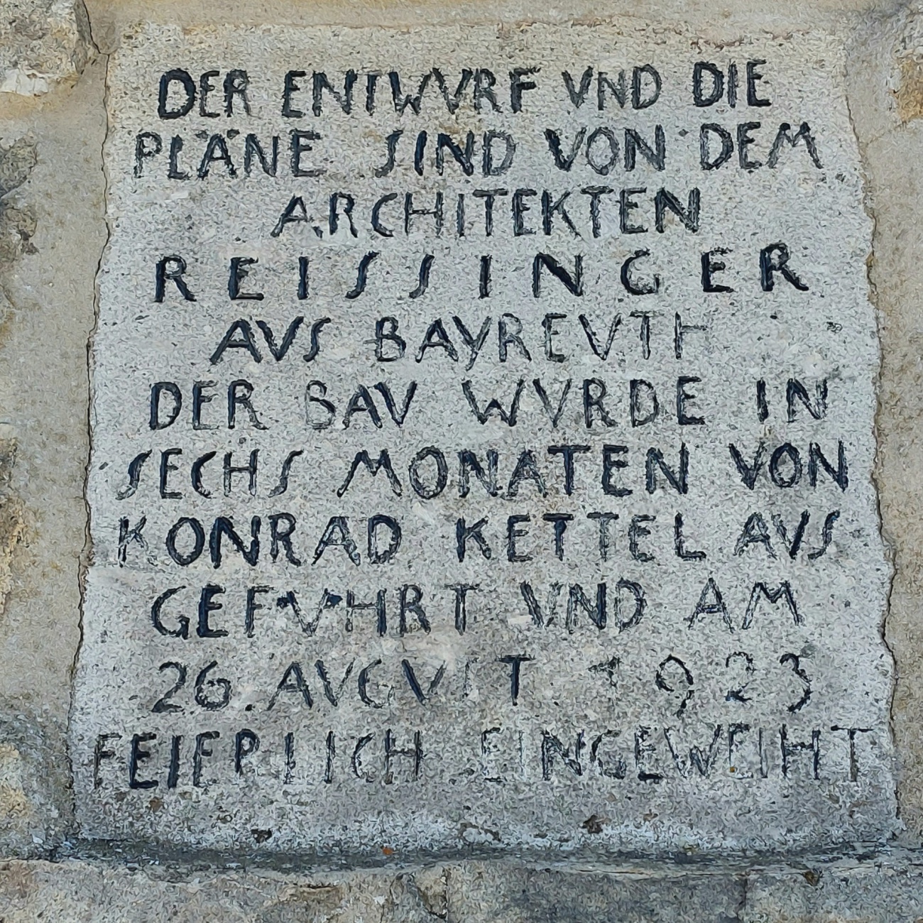 Foto: Martin Zehrer - Gedenktafel mit Details zum Bau des Asenturms, oben auf dem Ochsenkopf-Gipfel. <br />
 