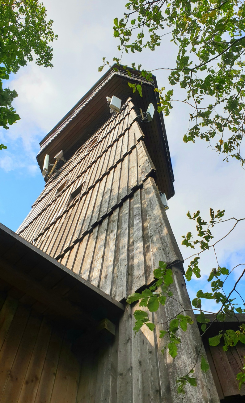 Foto: Martin Zehrer - Der Aussichts-Turm oben auf dem Rauhen Kulm... 