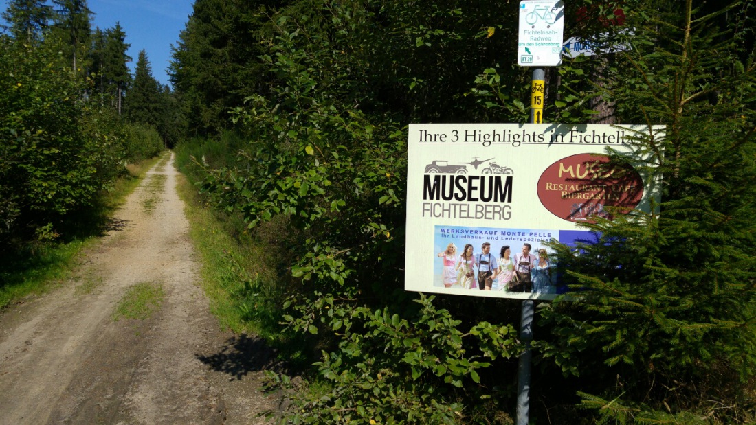 Foto: Martin Zehrer - Automobil-Museum Fichtelberg - sehr sehenswert!<br />
<br />
Entlang am Fichtelnaab-Radweg, von Hermannsreuth nach Fichtelberg, zum Ochsenkopf hoch 