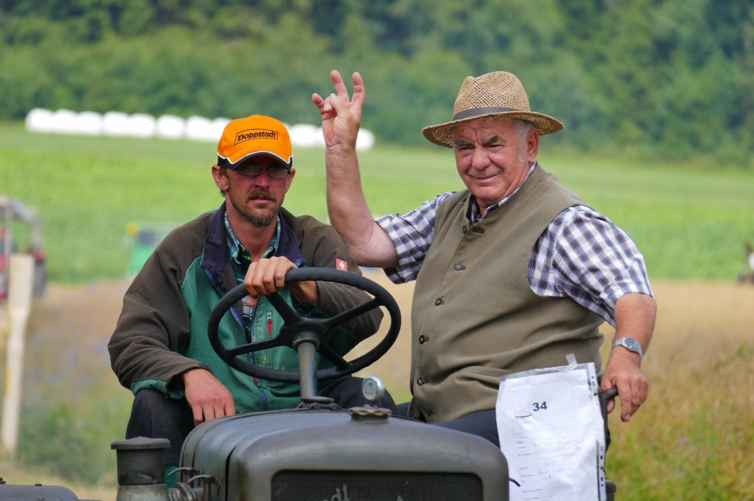 Foto: Martin Zehrer - Traktortreffen 2016 in Oberwappenöst<br />
Trotz Regen am Vormittag kamen an diesem Sonntag ca. 120 Oldtimer-Bulldogs und unzählige Besucher. Zum Mittag hin klarte das Wetter  