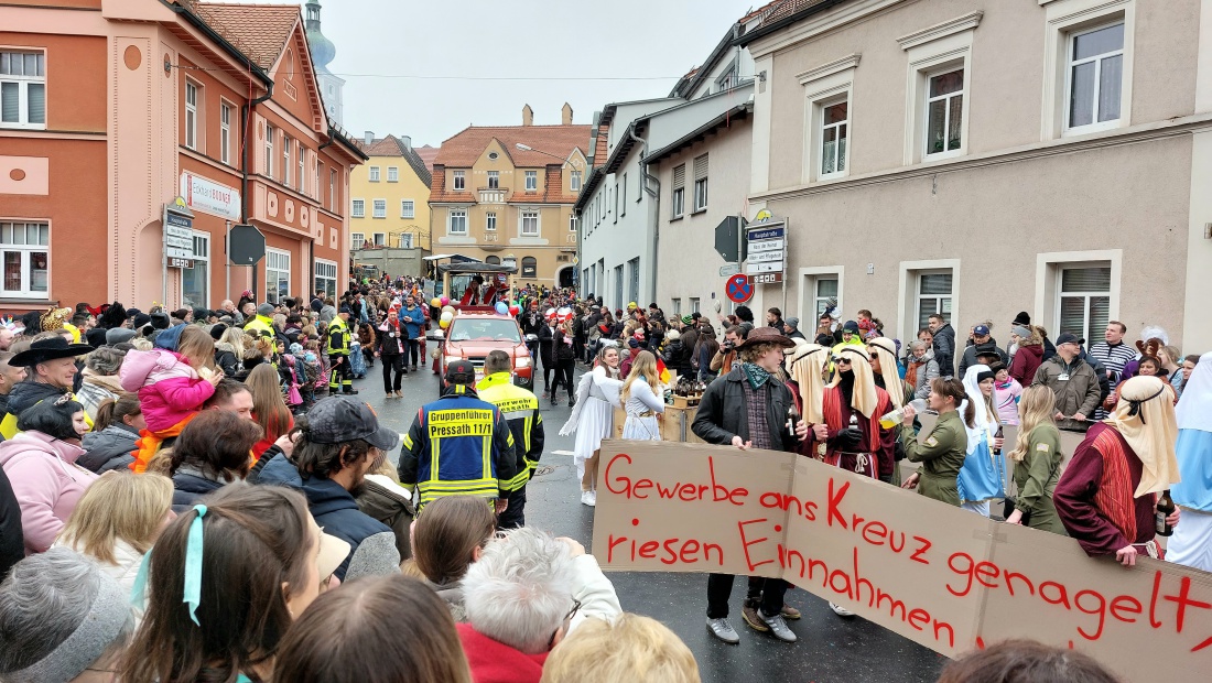 Foto: Martin Zehrer - Gigantischer Faschingszug durch Pressath, Helau - Was für eine stimmungsvolle Gaudi!!! 