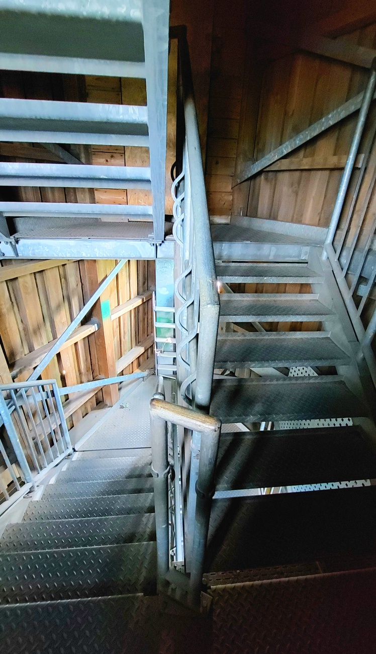 Foto: Martin Zehrer - Der Treppenaufgang im Aussichts-Turm oben auf dem Rauhen Kulm... 