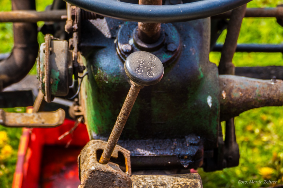 Foto: Martin Zehrer - Einfach schalten... der Schalthebel eines Traktor-Oldtimers... gesehen auf dem Bulldogtreffen in Kirchenpingarten... Null Elektronik vorhanden... 