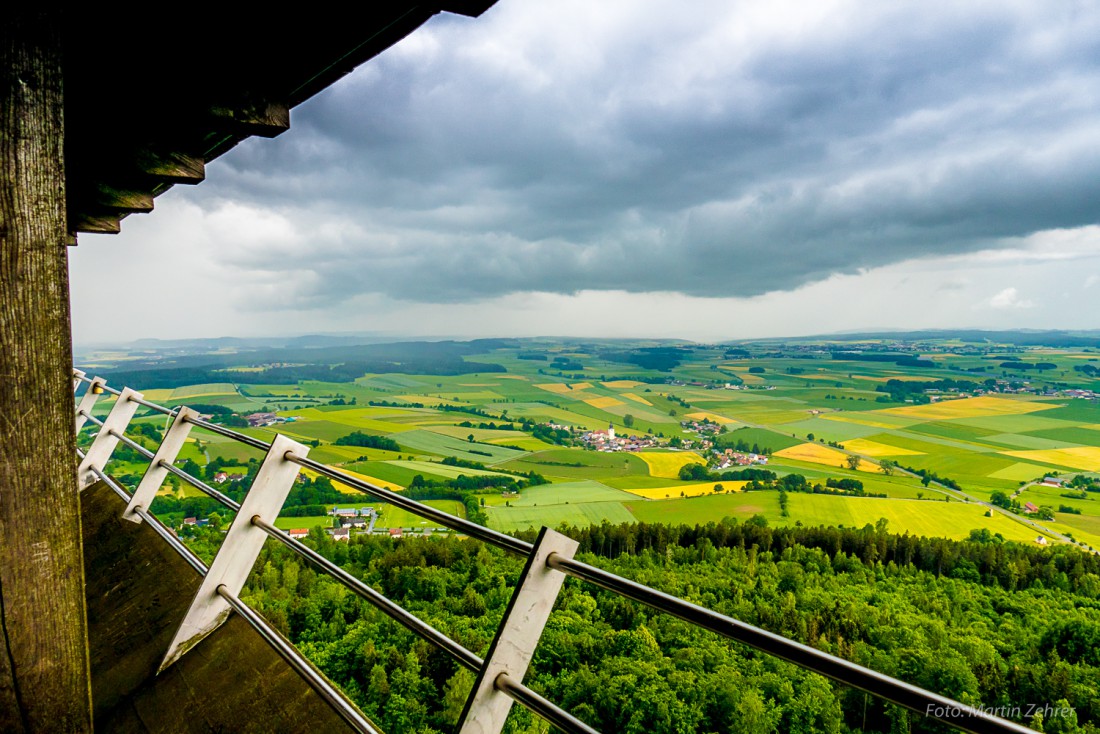 Foto: Martin Zehrer - Schau ins Land. Der Blick vom Rauhen Kulm aus in die Landschaft. 