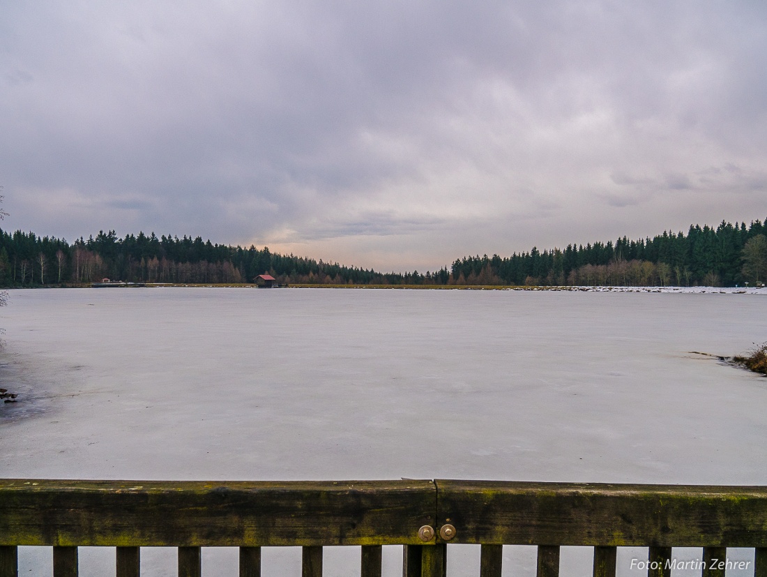 Foto: Martin Zehrer - Von der Brücke aus über den See zum Schneeberg hin geblickt... 9. Januar 2018 