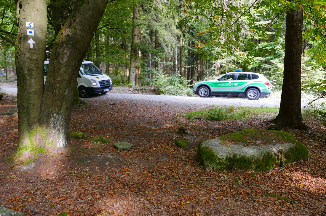 Foto: Martin Zehrer - Wandern im Steinwald<br />
<br />
Auch die Polizei ist hier manchmal unterwegs 