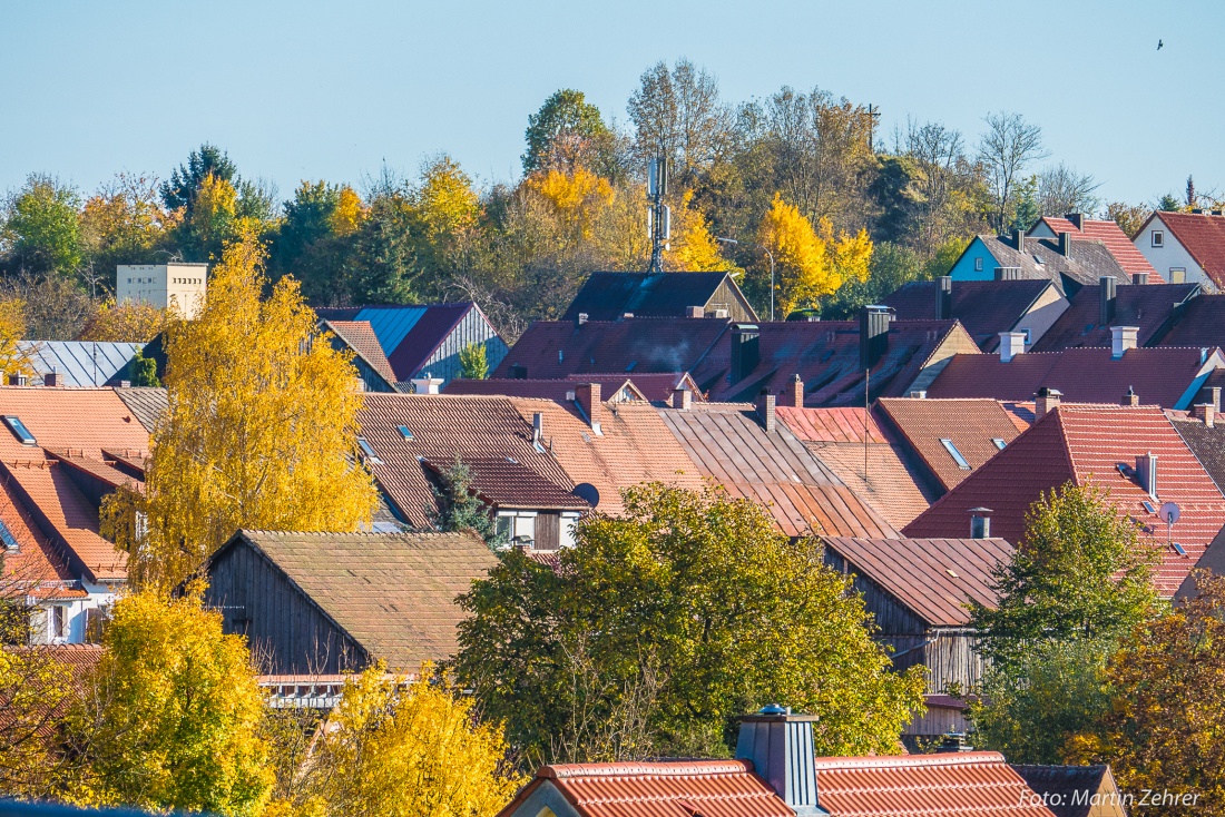 Foto: Martin Zehrer - Goldener Herbst über den Dächern von Waldeck...  14.10.2017  