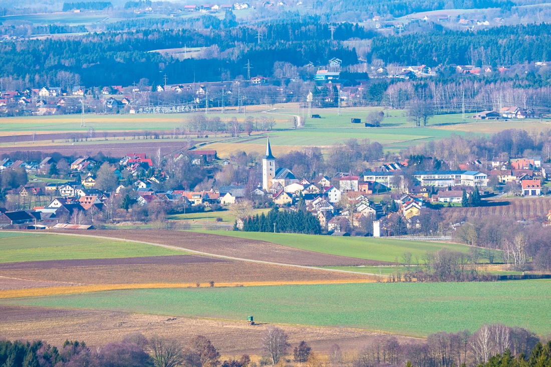 Foto: Martin Zehrer - Die Kirche von Kulmain von Godas aus gesehen, am 30. Januar 2018 