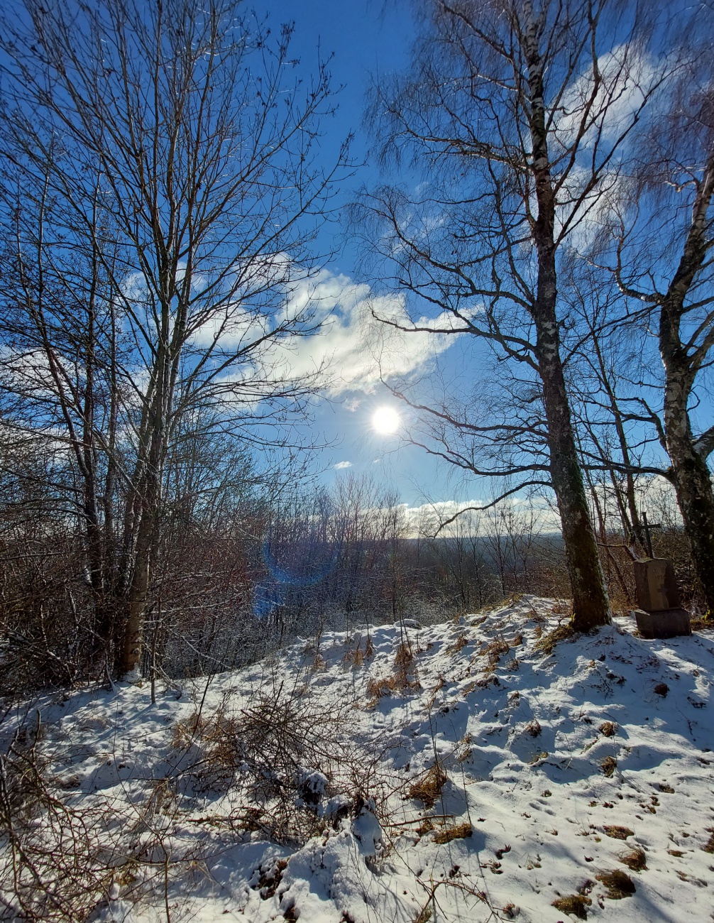 Foto: Martin Zehrer - Herrliche Winter-Wanderung zum waldecker Schlossberg.<br />
Sonne, blauer Himmel und ein Rucksack mit guter Brotzeit.<br />
Was für ein wunderschöner Tag zu zweit! :-) 