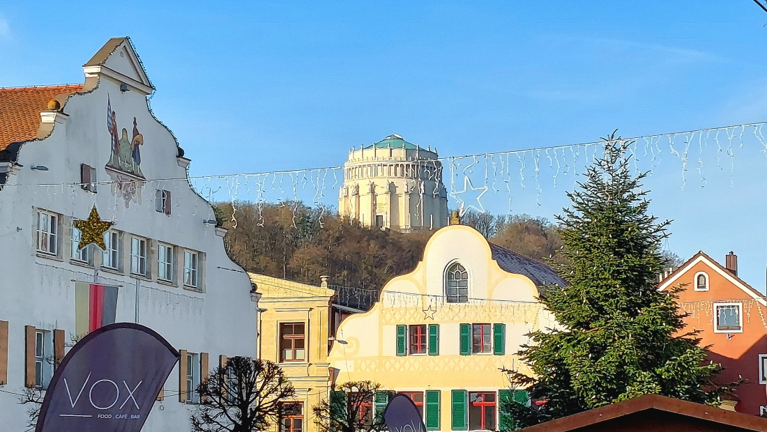 Foto: Martin Zehrer - Kehlheim, im Hintergrund die Befreiungshalle... 