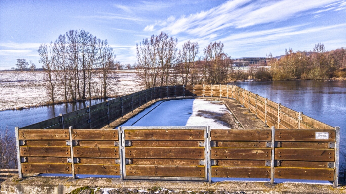 Foto: Martin Zehrer - Über dem Wasser...<br />
<br />
Am kulmainer Stausee... Die vergangene Nacht hatte es ca. minus 8 Grad, das Wetter heute ist gigantisch. <br />
Wer hier her kommt, erlebt ein kleines St 