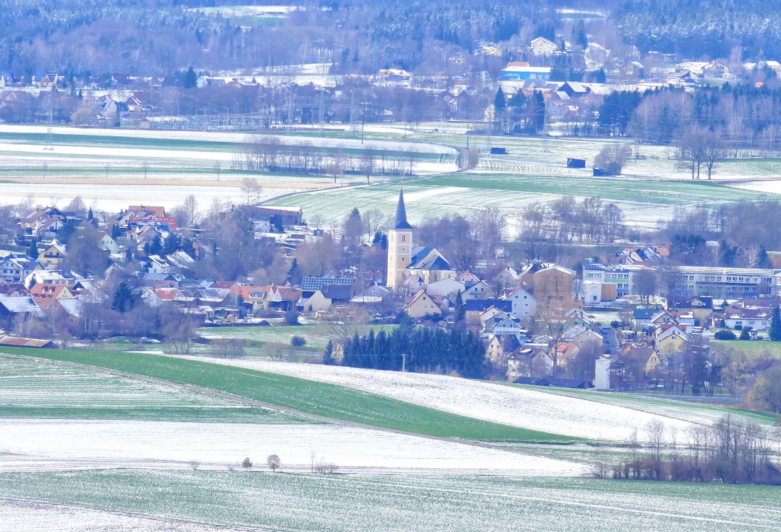 Foto: Martin Zehrer - Kulmain am 6. April 2021. <br />
Gut zu erkennen ist die kulmainer Kirche.<br />
Es hat heute wieder geschneit... 