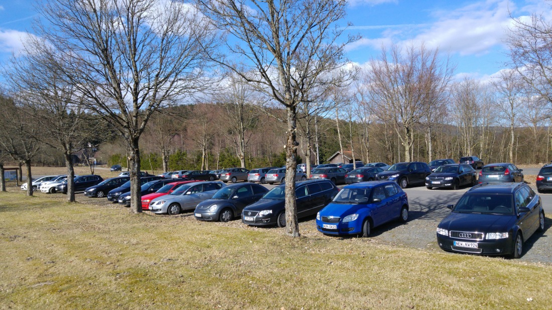 Foto: Martin Zehrer - Gute besucht - viele Wanderer parken ihr Auto am Pfaben und wandern dann ca. 2,5km durch den Steinwald zum Waldhaus hoch und machen dort Brotzeit. 
