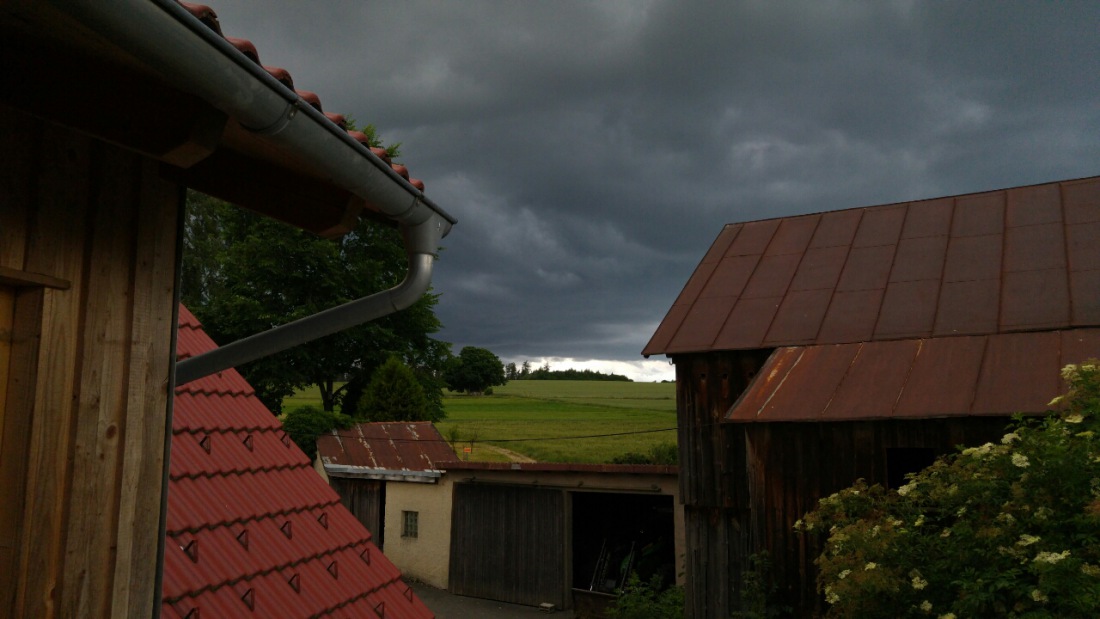 Foto: Martin Zehrer - 25. Juni 2016 - da braut sich über Hermannsreuth was zusammen 