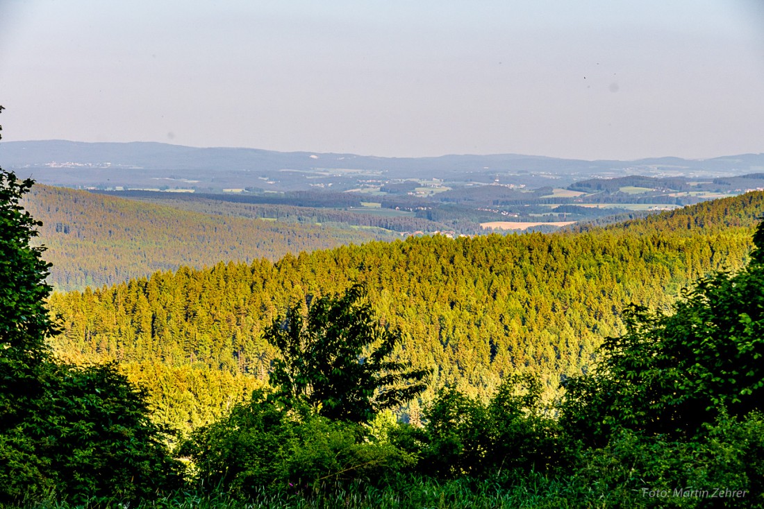 Foto: Martin Zehrer - Der Blick vom armesberger Mesnerhaus aus in Richtung Windischeschenbach. Ausblick bei umwerfenden Licht. 