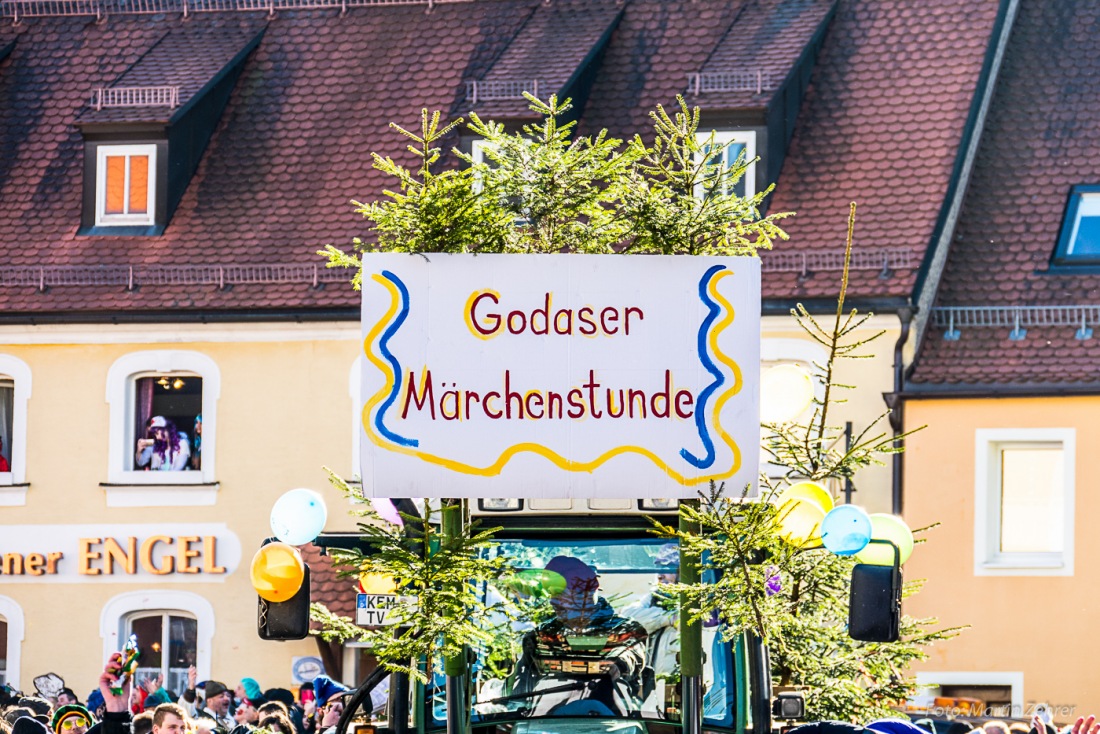 Foto: Martin Zehrer - Fasching in Waldeck 2017... viele Narren, lustiges Volk und Hammer-Wetter :-) 