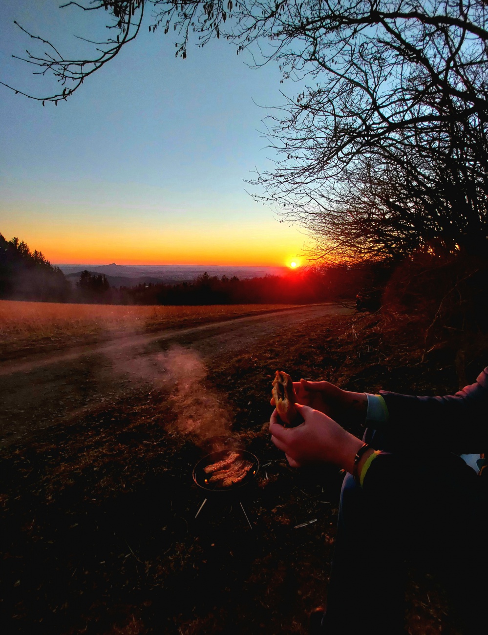 Foto: Martin Zehrer - Grillen bis zum Sonnenuntergang...<br />
Ein wunderschöner Tag geht für uns genussvoll zu Ende :-)<br />
<br />
<br />
<br />
 