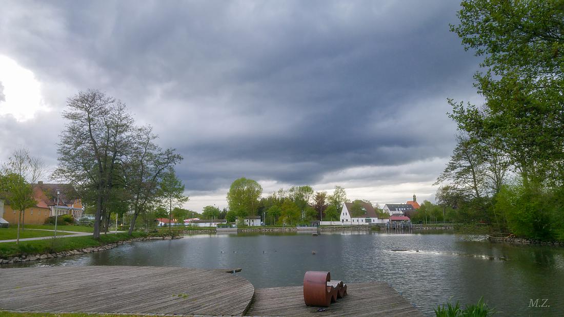 Foto: Martin Zehrer - Wasser zu Wasser?<br />
<br />
1. Mai 2020 - Nachdem es am frühen Nachmittag schon kurz hagelte, gewitterte und dann gut regnete, hängten um 18:00Uhr wieder dunkle Wolken über Kemn 