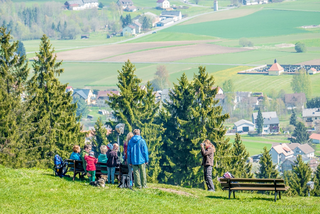 Foto: Martin Zehrer - Wenn man von der Gaststätte BAYREUTHER HAUS aus dem Fenster guckt, kann man die ganze Ortschaft Mehlmeisel überblicken und erfährt die Weite des Fichtelgebirges. <br />
Diese  