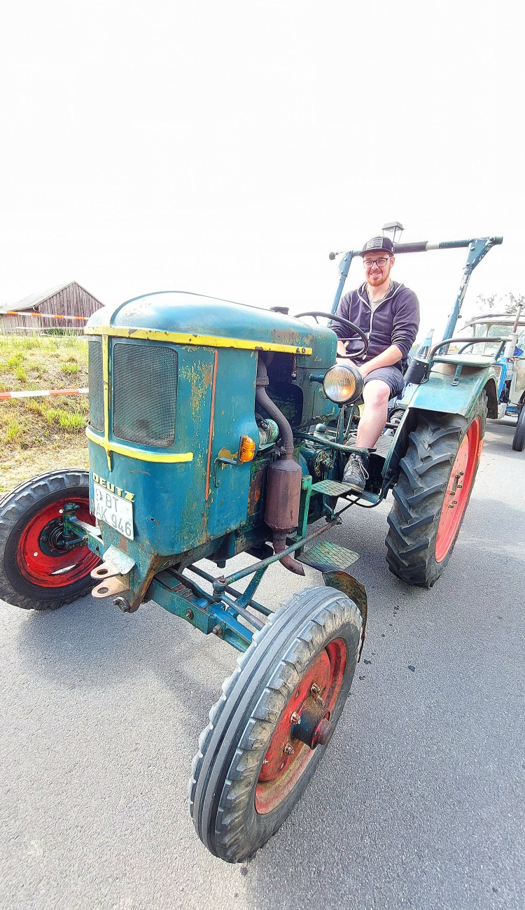 Foto: Martin Zehrer - Deutz-Grüße aus der Vergangenheit!<br />
Hunderte alte Traktoren und deren Fahrer trafen sich in Oberwappenöst.  