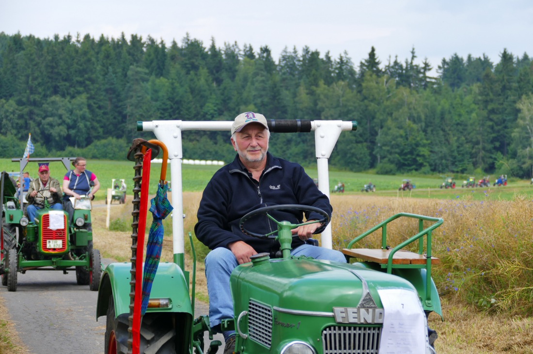 Foto: Martin Zehrer - Traktortreffen 2016 in Oberwappenöst<br />
Trotz Regen am Vormittag kamen an diesem Sonntag ca. 120 Oldtimer-Bulldogs und unzählige Besucher. Zum Mittag hin klarte das Wetter  